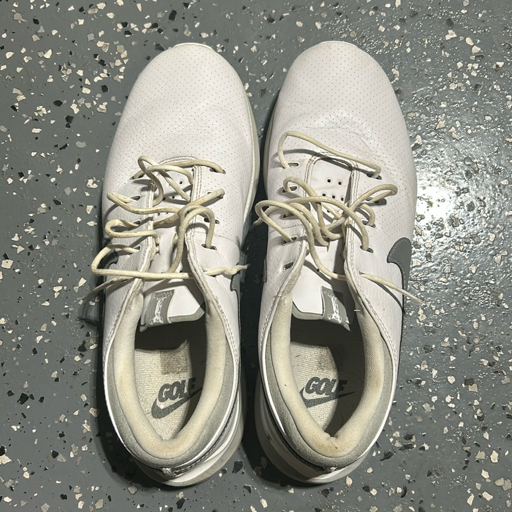 White Nike men’s golf shoes